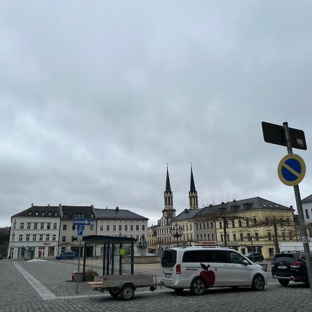 Oelsnitz  Ein Zimmer Wohnung Am Markt מראה חיצוני תמונה