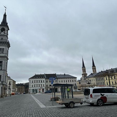 Oelsnitz  Ein Zimmer Wohnung Am Markt מראה חיצוני תמונה