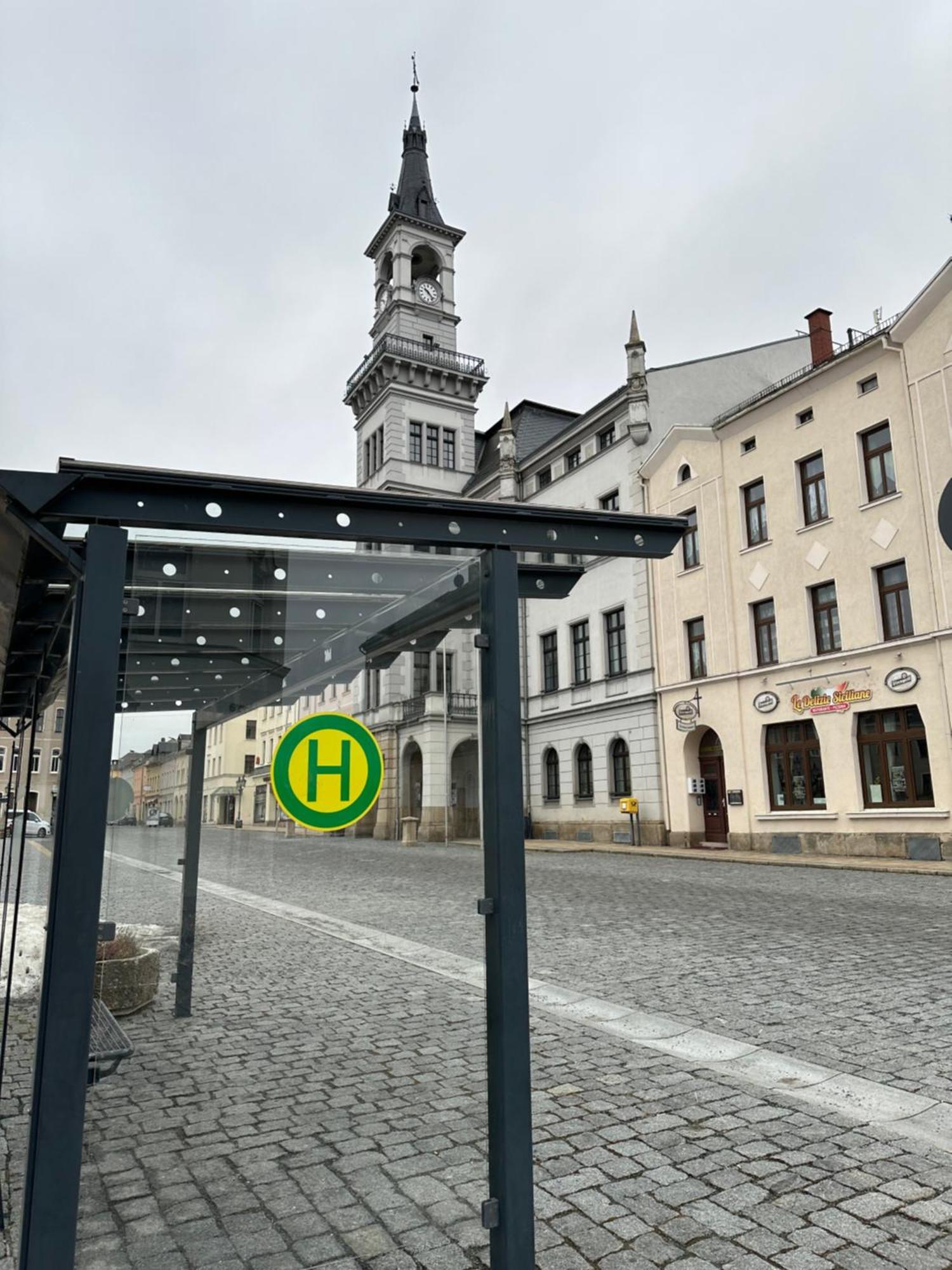 Oelsnitz  Ein Zimmer Wohnung Am Markt מראה חיצוני תמונה