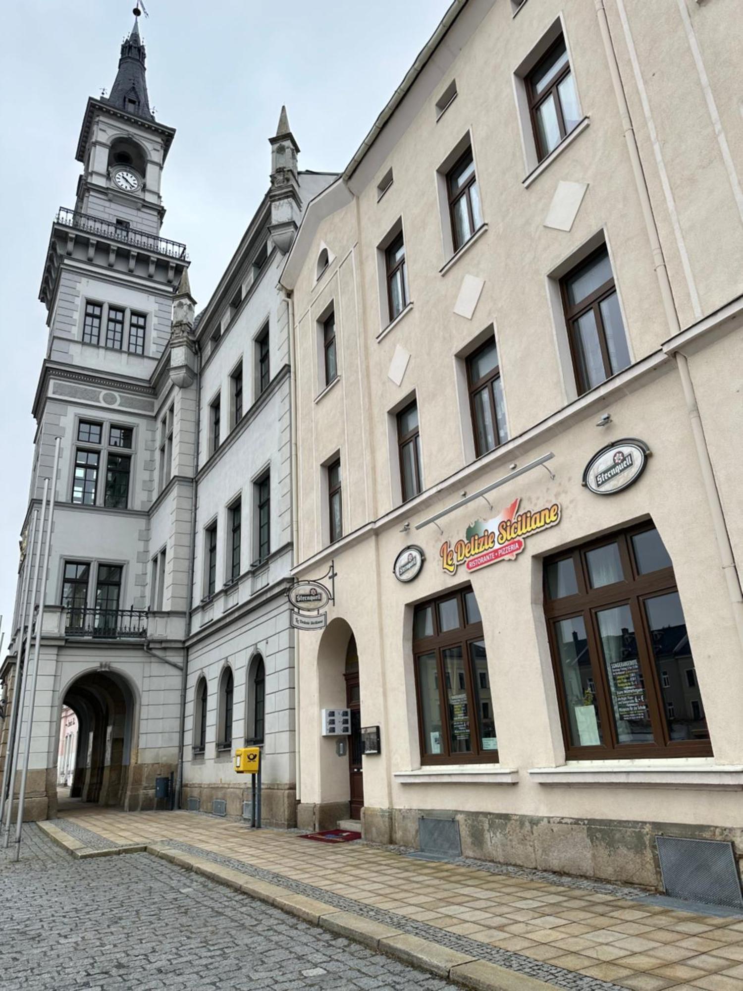 Oelsnitz  Ein Zimmer Wohnung Am Markt מראה חיצוני תמונה
