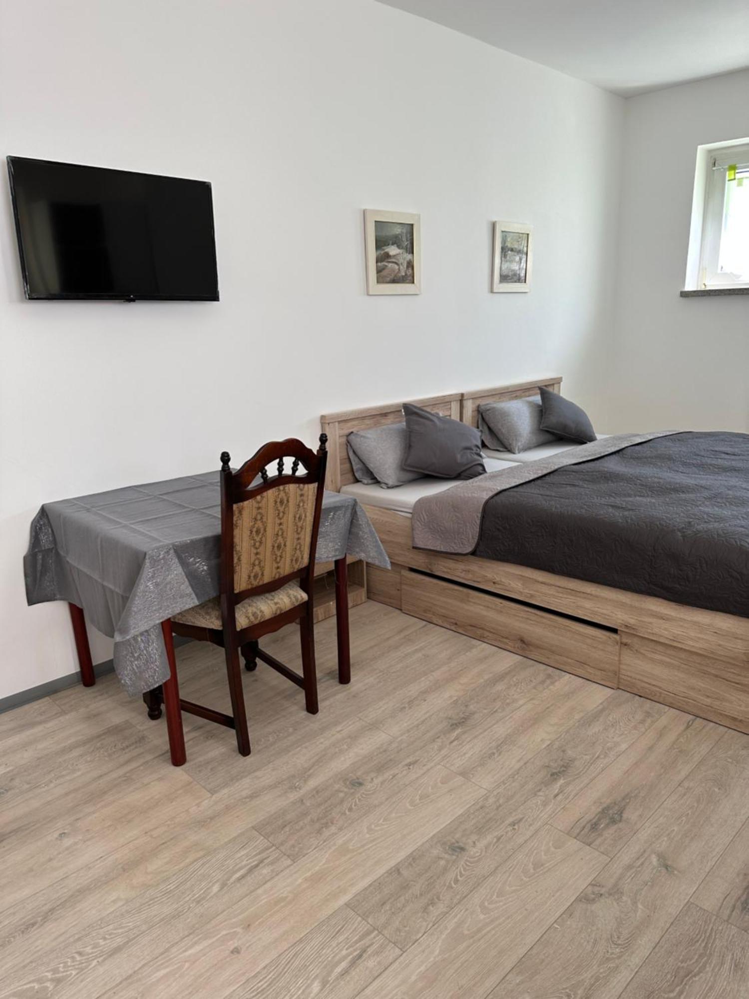 Oelsnitz  Ein Zimmer Wohnung Am Markt מראה חיצוני תמונה