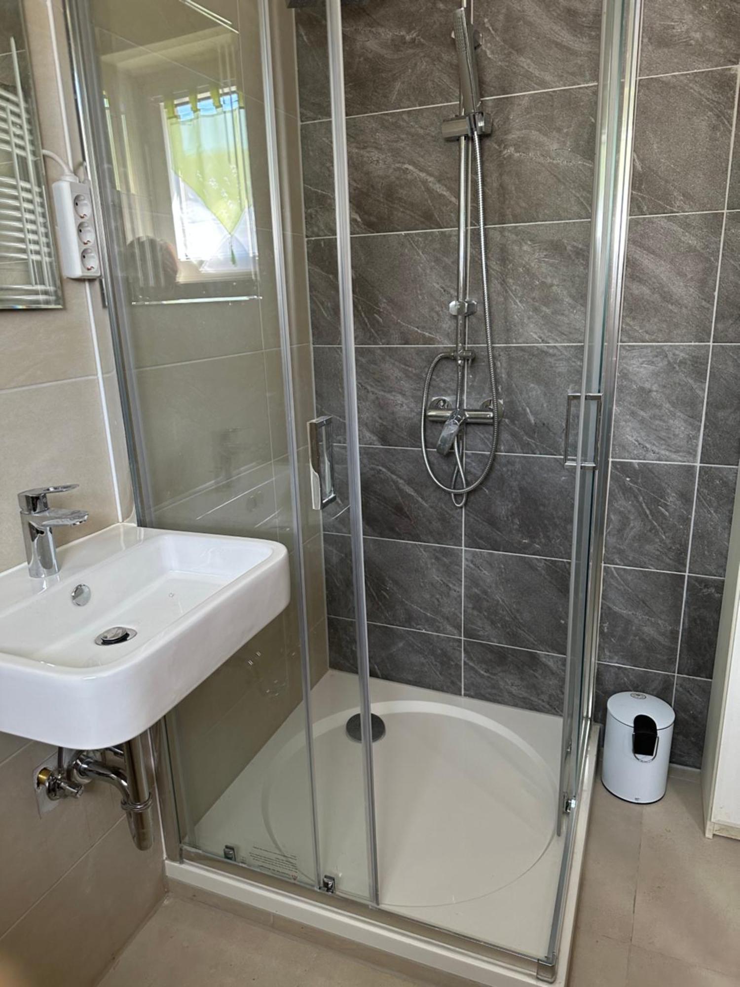 Oelsnitz  Ein Zimmer Wohnung Am Markt מראה חיצוני תמונה
